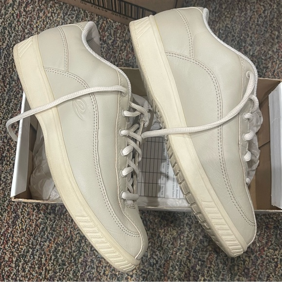 Easy Spirit Size 8 Women’s Esfeather Leather Light Natural Lace Up Shoes - Picture 4 of 6